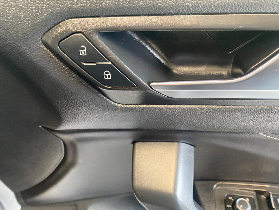 2023 Volkswagen T-Roc - image 21