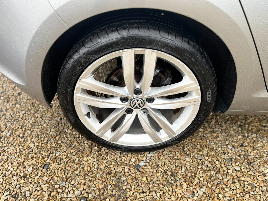 2015 Volkswagen Golf - image 20