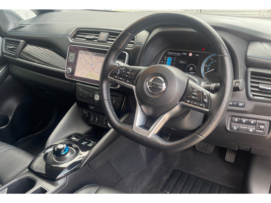 2022 Nissan Leaf - image 9