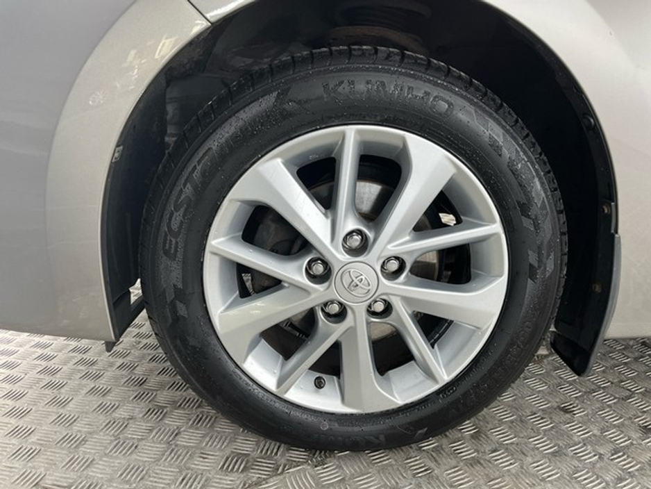 2015 Toyota Corolla - image 12