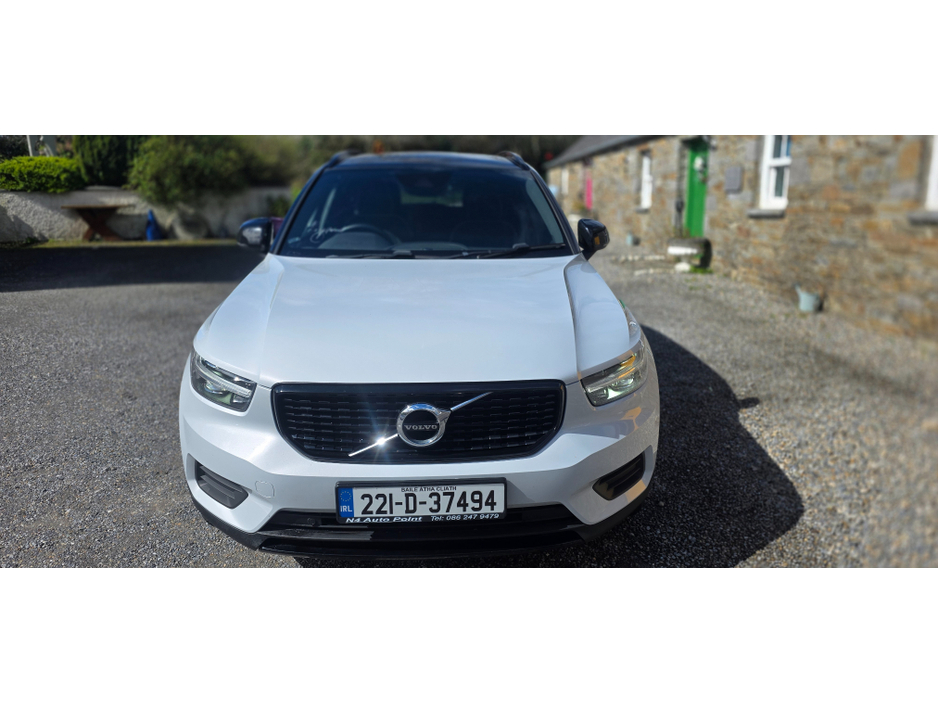 2022 Volvo XC40 - image 3