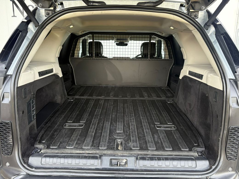 2024 Land Rover Discovery - image 26