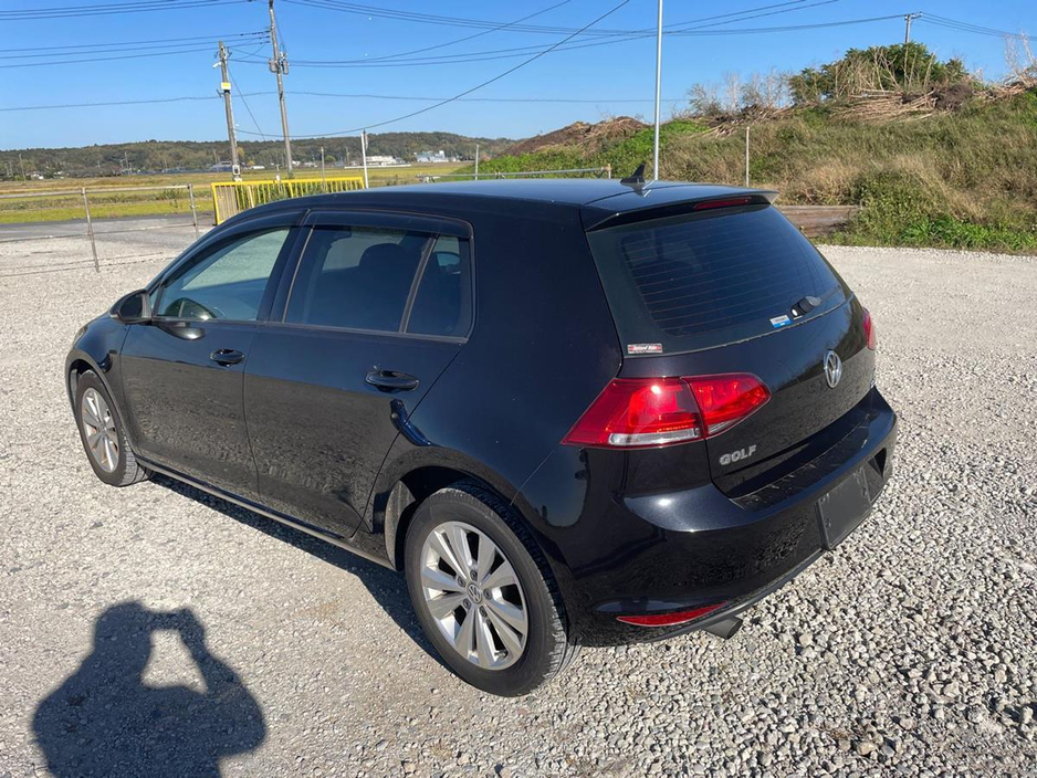 2015 Volkswagen Golf - image 3