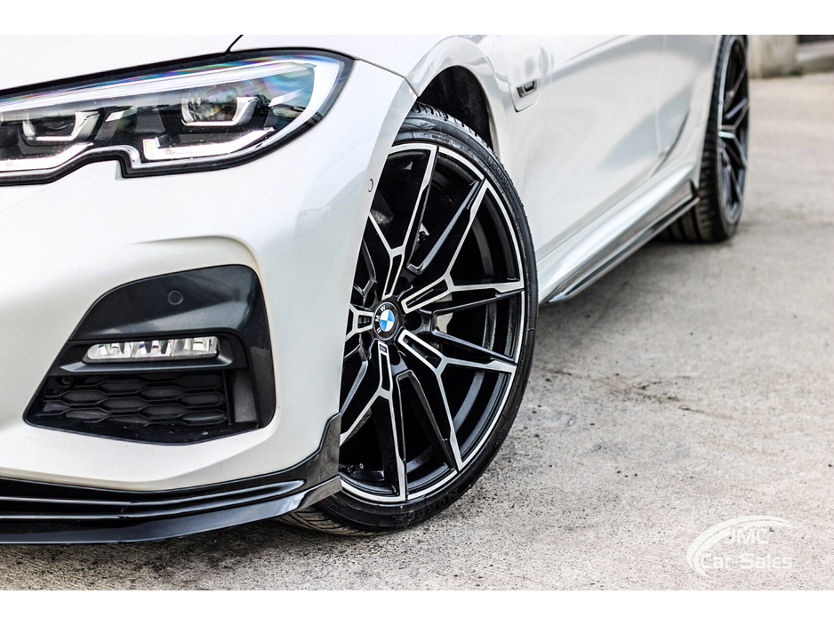 2021 BMW 3 Series - image 2