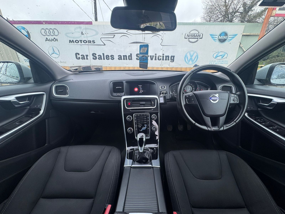 2017 Volvo V60 - image 30