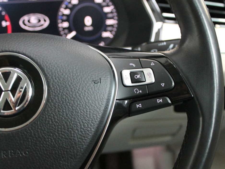 2018 Volkswagen Passat - image 24