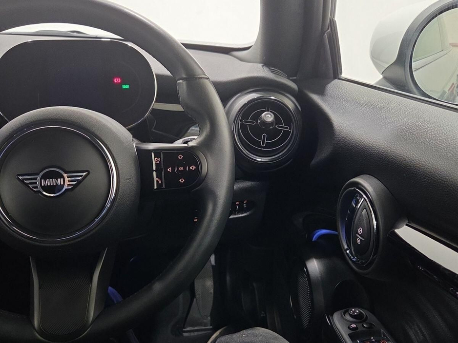 2022 MINI Hatch - image 18