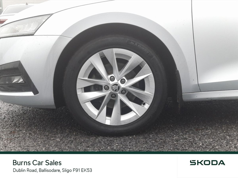 2021 Skoda Octavia - image 9