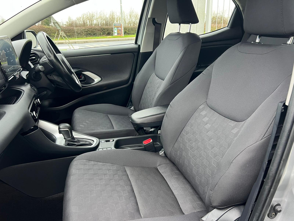 2025 Toyota Yaris Yaris Hybrid Luna €23,750