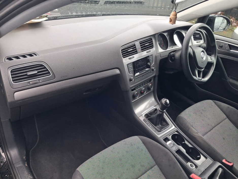 2013 Volkswagen Golf - image 11