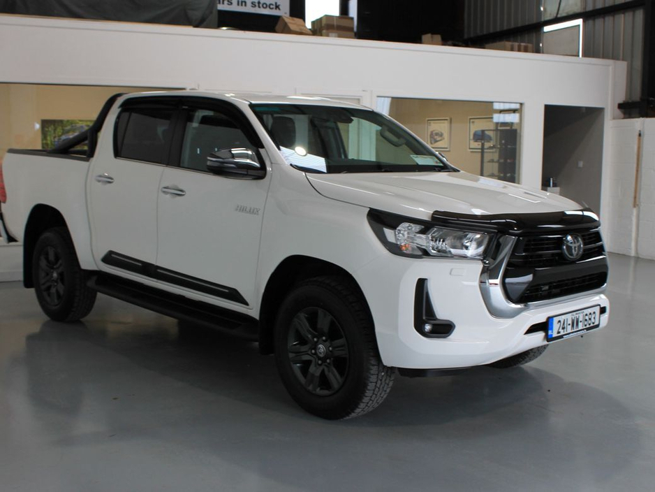 2024 Toyota Hilux 2.8 SR5 Double CAB 4DR €48,999