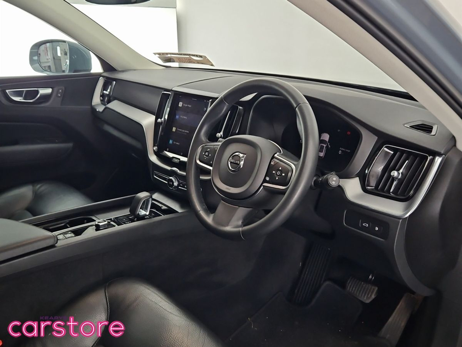 2022 Volvo XC60 - image 9