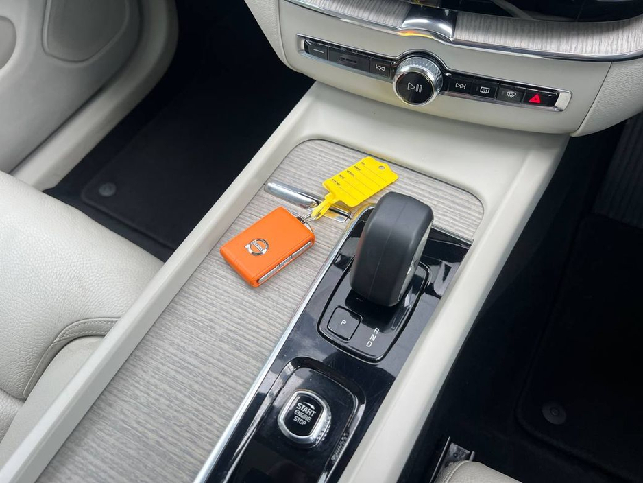 2023 Volvo XC60 - image 13