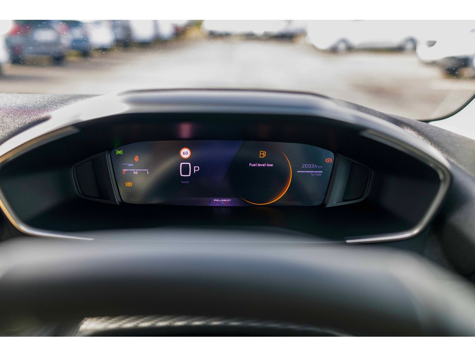 2025 Peugeot 208 - image 5
