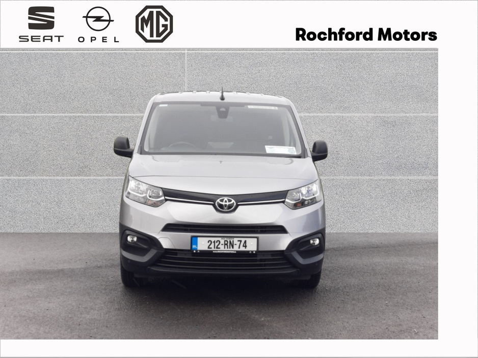 2021 Toyota Proace - image 2