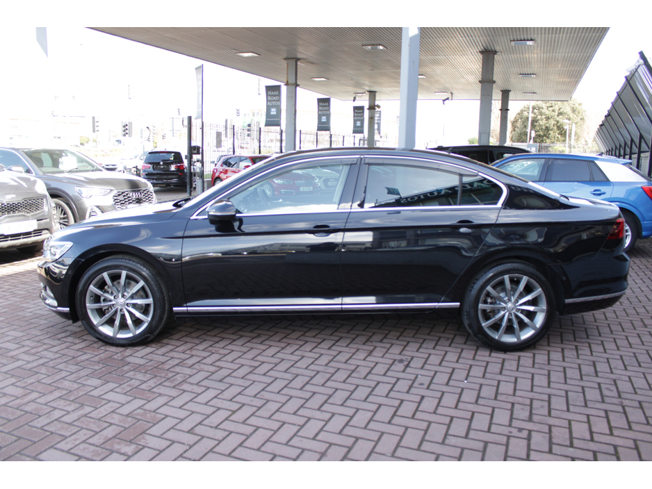 2018 Volkswagen Passat - image 7