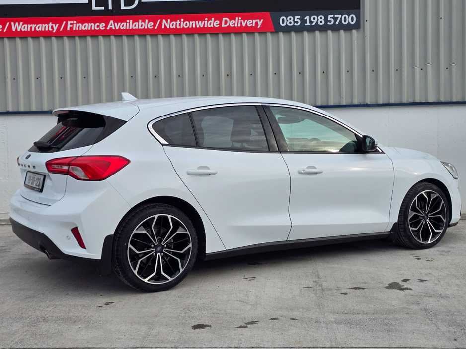 2019 Ford Focus - image 10