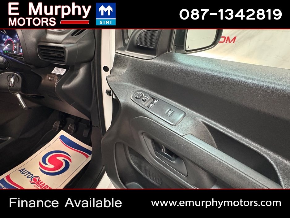 2021 Toyota Proace - image 19