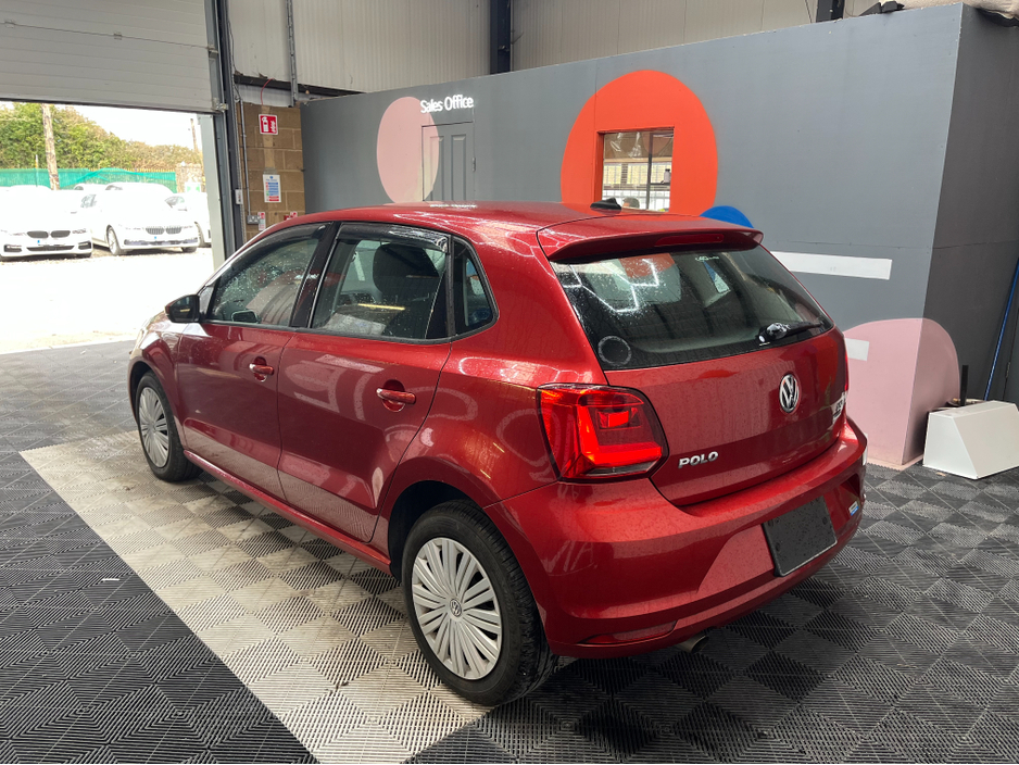 2015 Volkswagen Polo - image 4