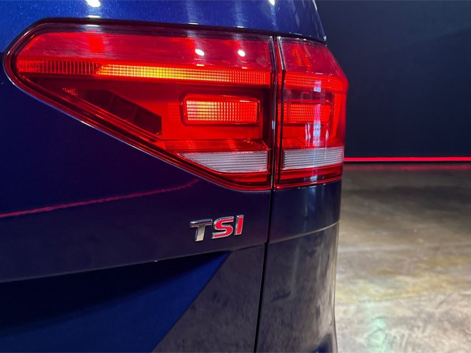 2017 Volkswagen Touran - image 9