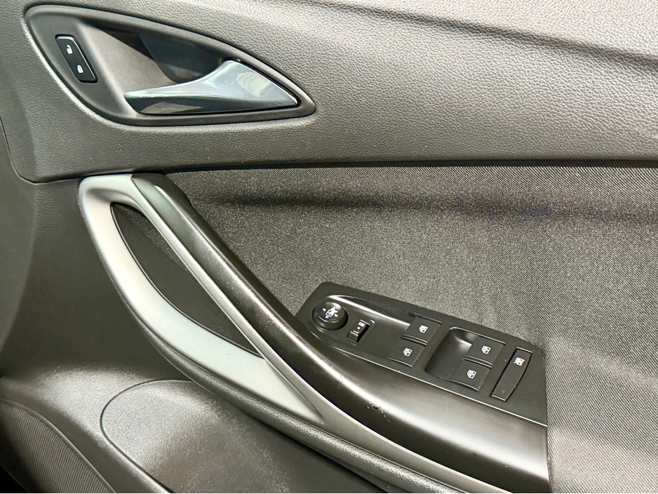 2017 Opel Astra - image 11