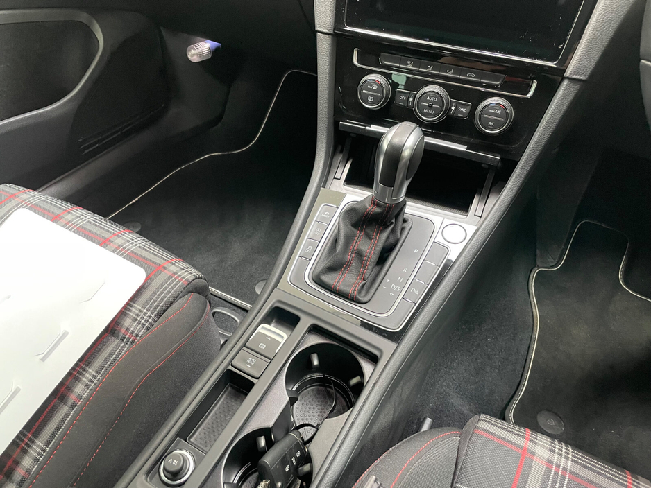 2019 Volkswagen Golf - image 23