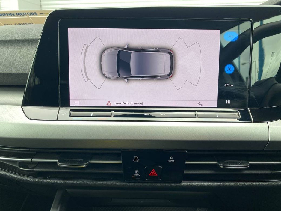 2023 Volkswagen Golf - image 7