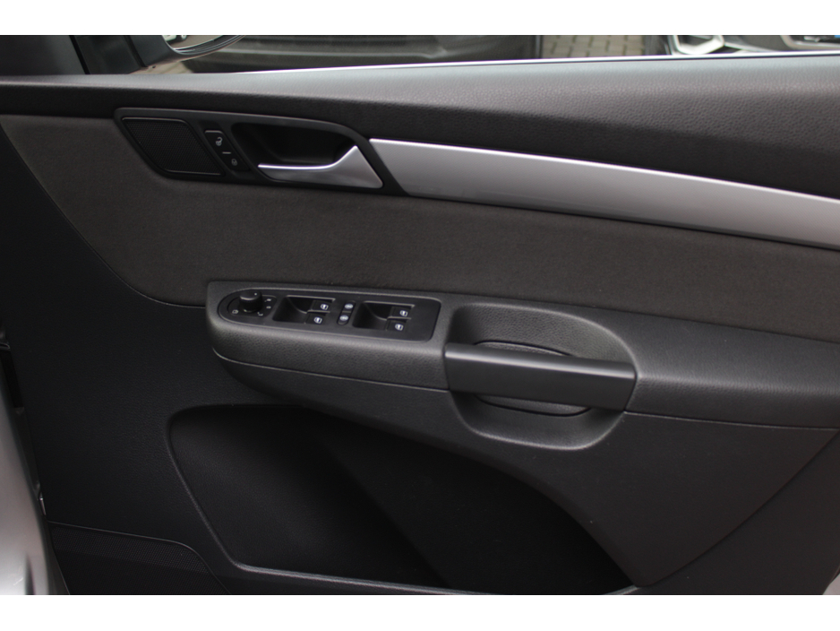 2014 Volkswagen Sharan - image 10