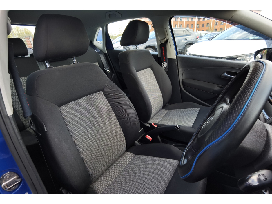 2013 Volkswagen Polo - image 9