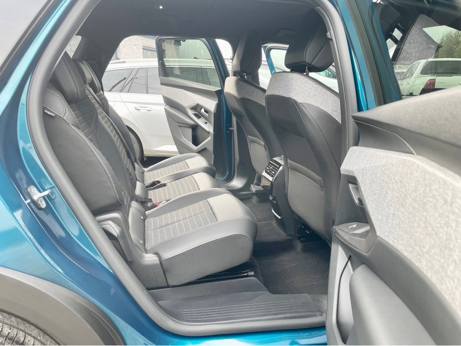 2025 Peugeot 5008 - image 6