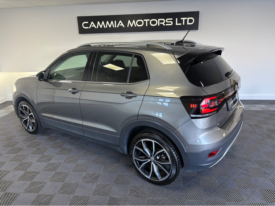 2020 Volkswagen T-Cross - image 3