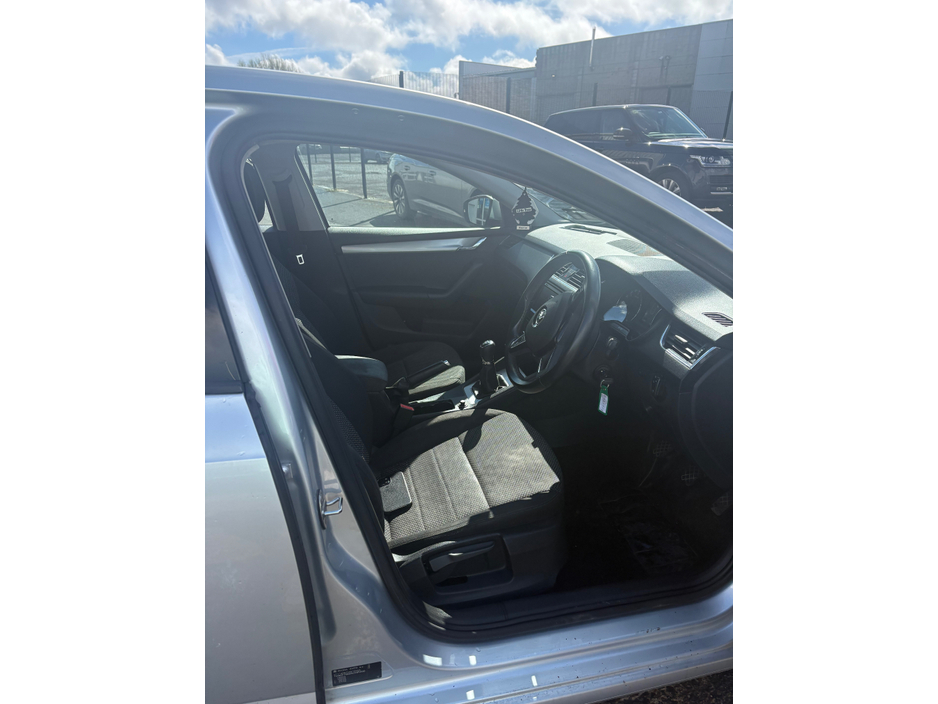 2016 Skoda Octavia - image 4