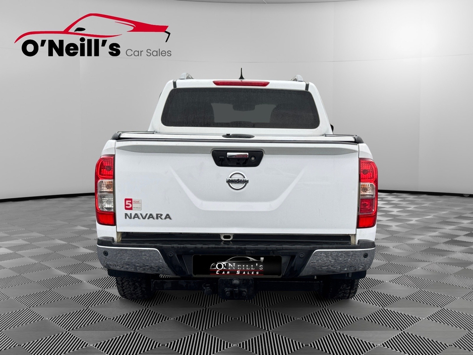2018 Nissan Navara - image 9