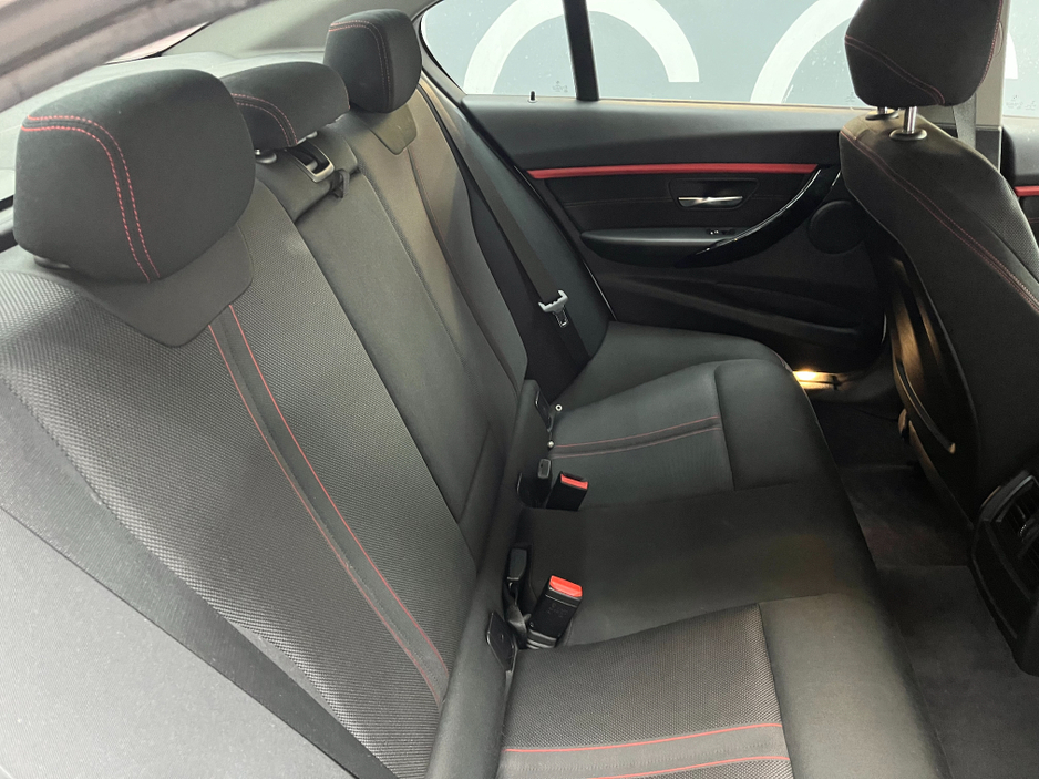 2016 BMW 3 Series - image 13