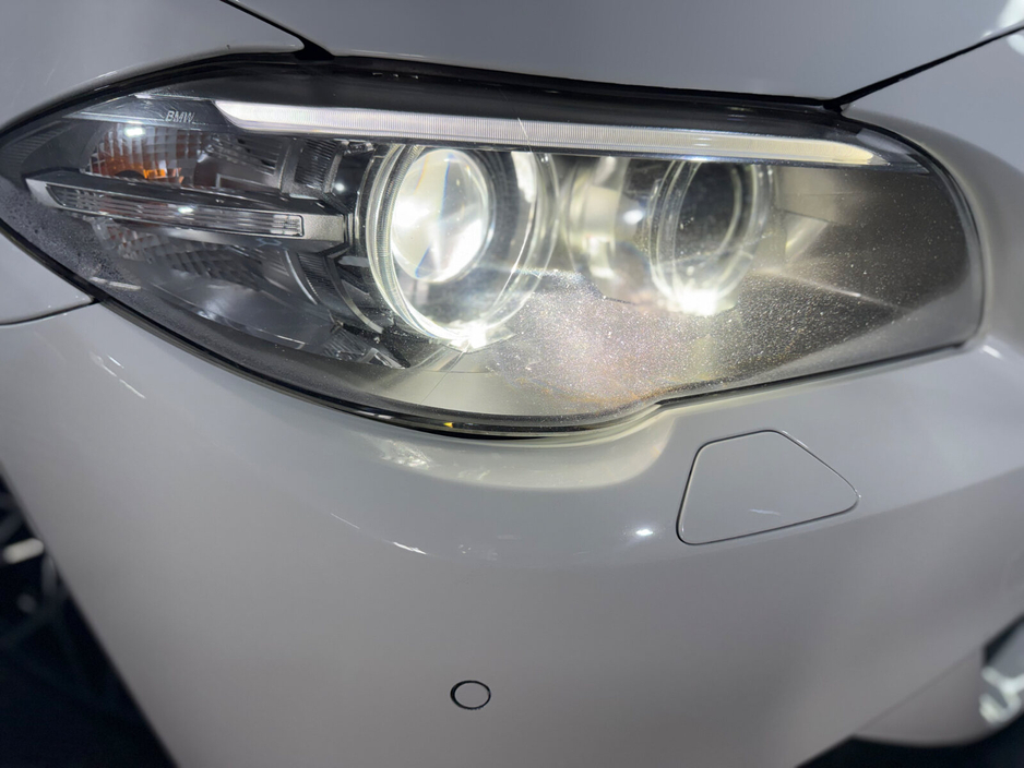 2016 BMW 5 Series - image 3