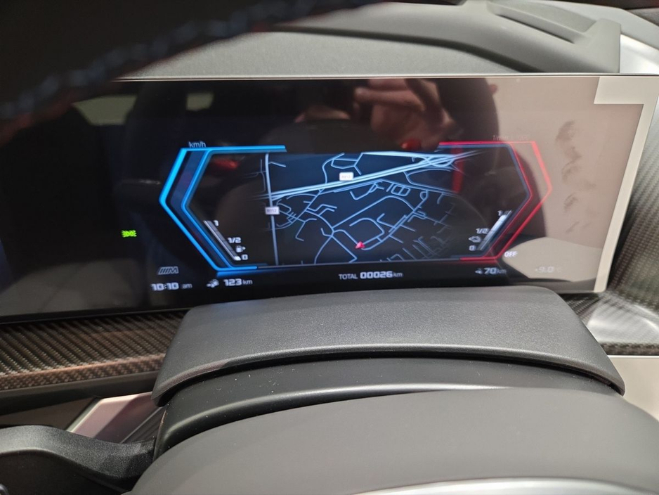 2026 BMW XM - image 9