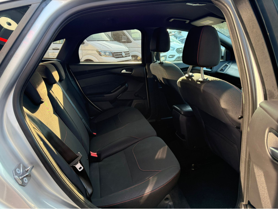 2018 Ford Focus - image 23