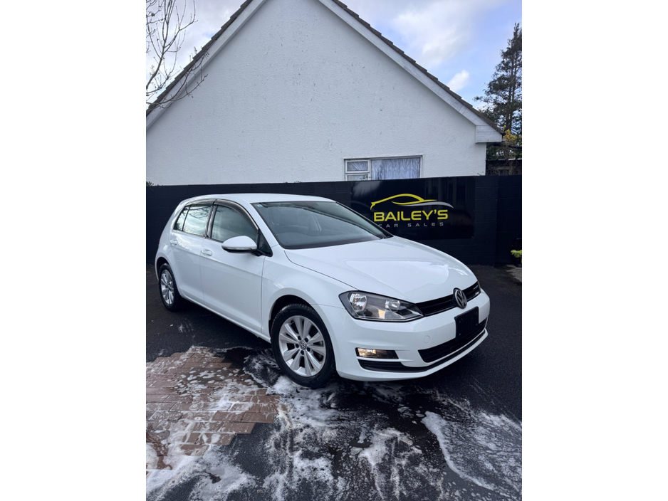 2013 Volkswagen Golf - image 2