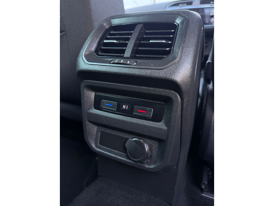 2021 Volkswagen Tiguan LIFE 2.0 TDI MANUAL 6SPEED FWD 122BHP 5 5DR €26,800