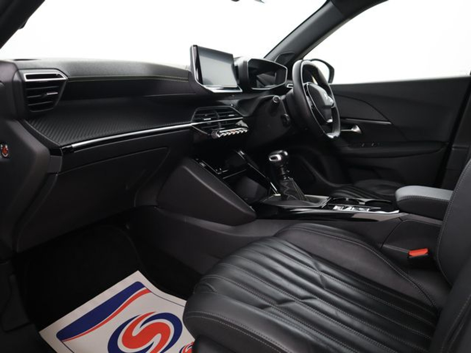 2021 Peugeot 2008 - image 17