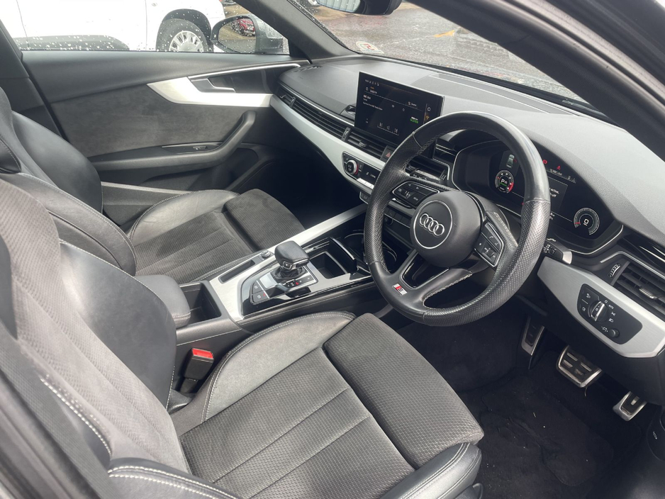 2020 Audi A4 - image 12