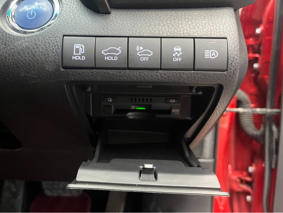 2019 Toyota Camry - image 12