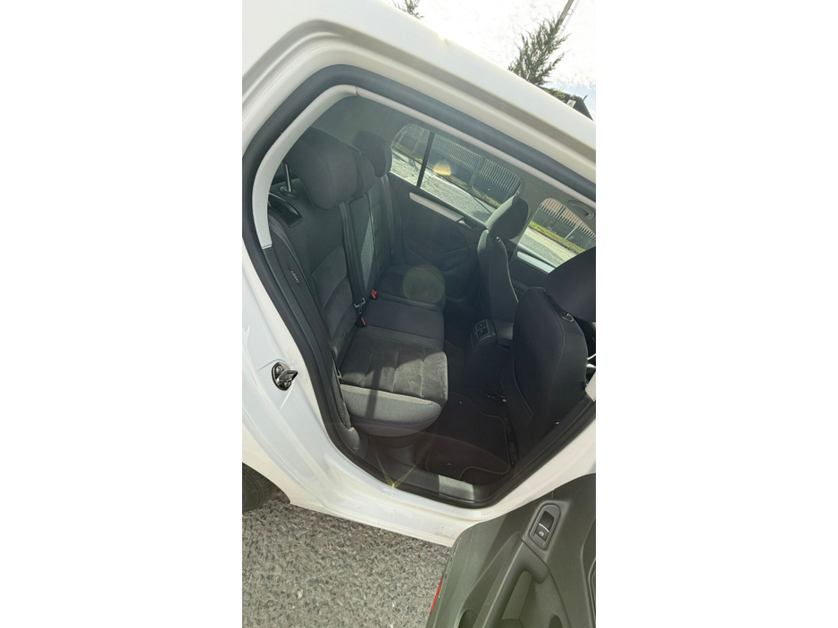 2012 Volkswagen Golf - image 22