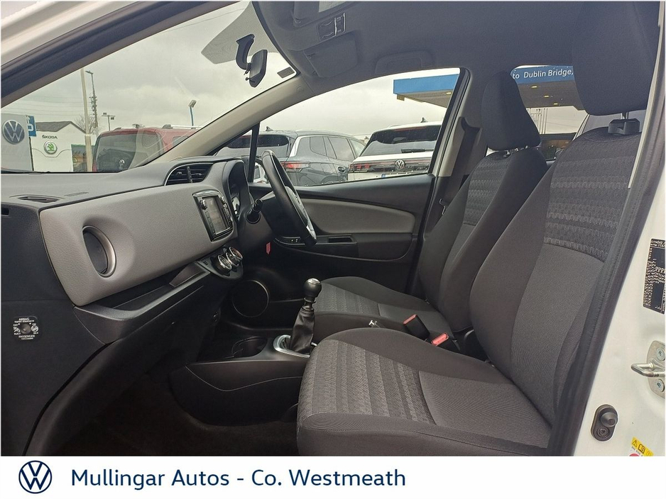 2017 Toyota Yaris - image 4