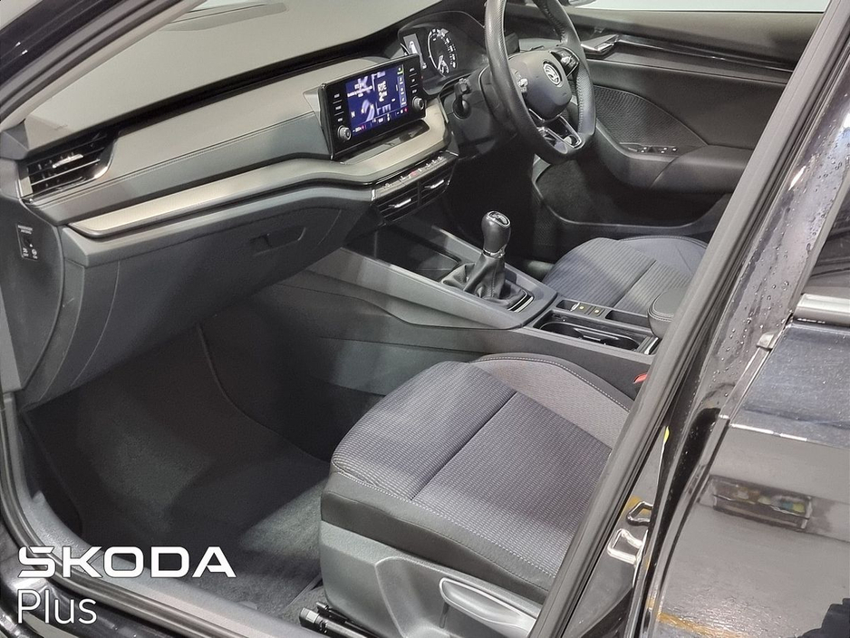 2023 Skoda Octavia - image 25