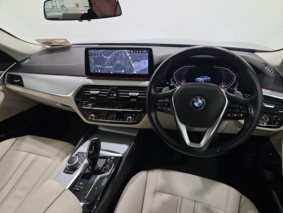 2022 BMW 5 Series 520d SE Saloon €37,950