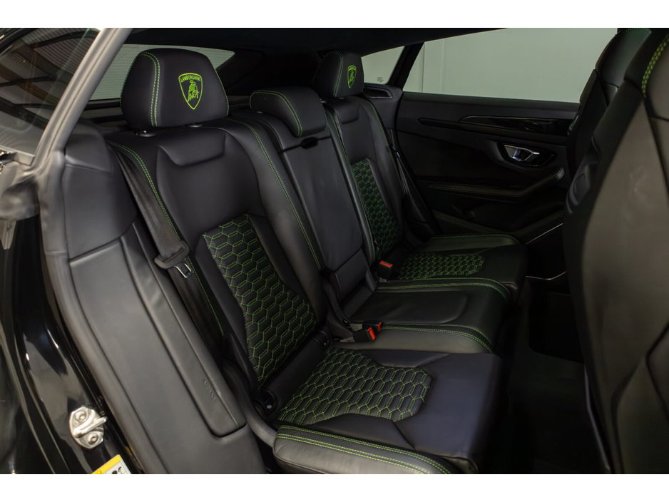 2021 Lamborghini Urus - image 12