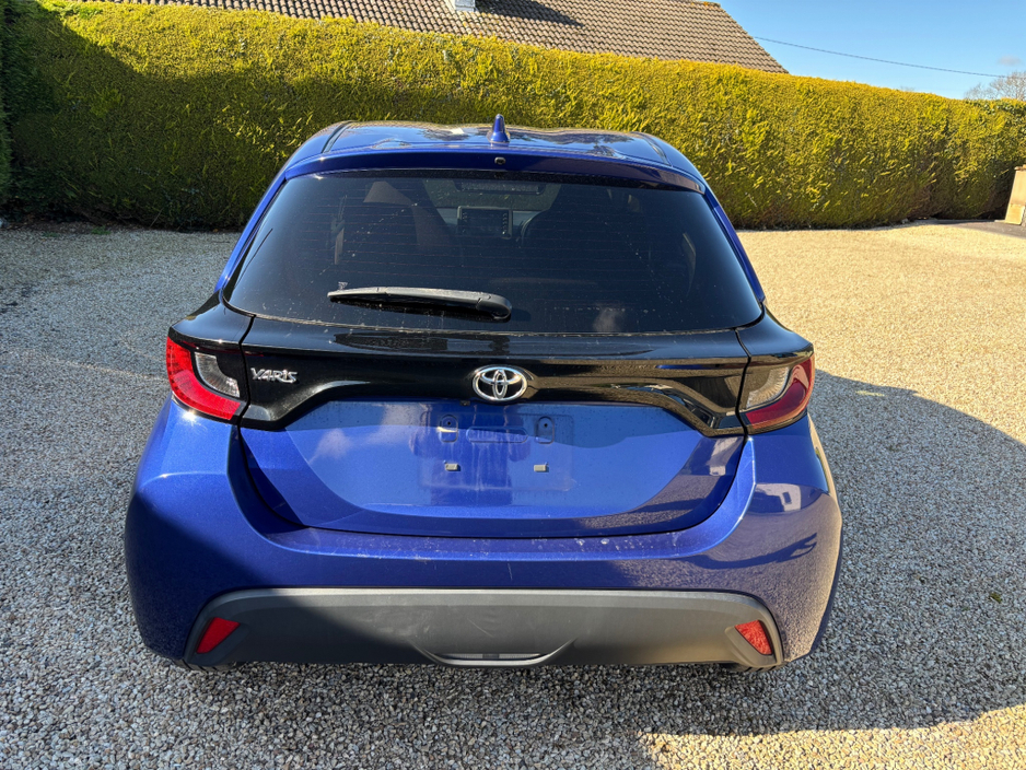 2022 Toyota Yaris - image 5
