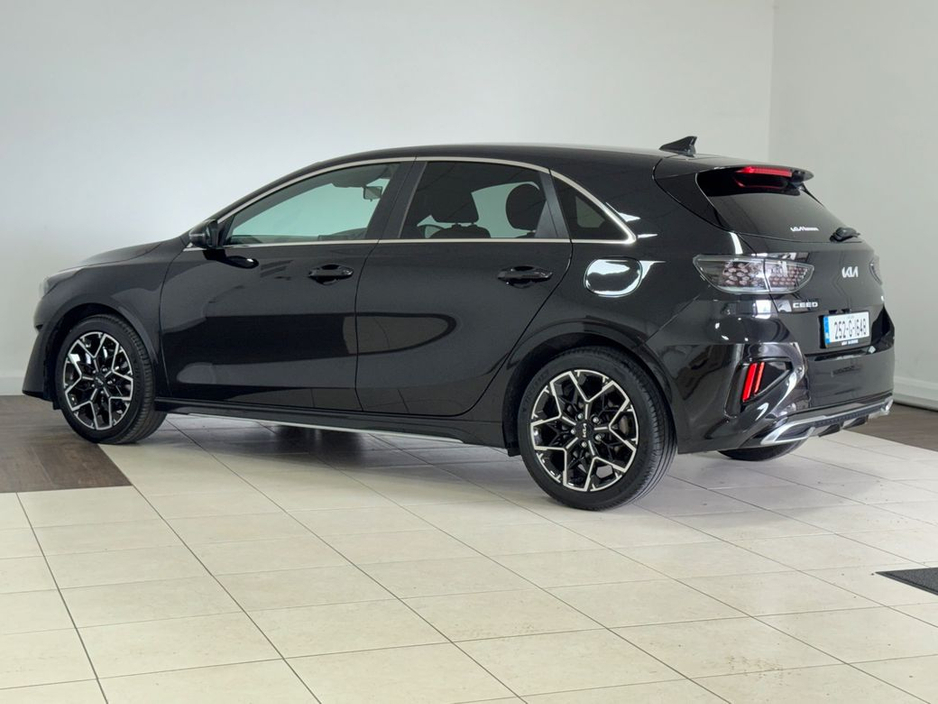 2025 Kia Ceed - image 13