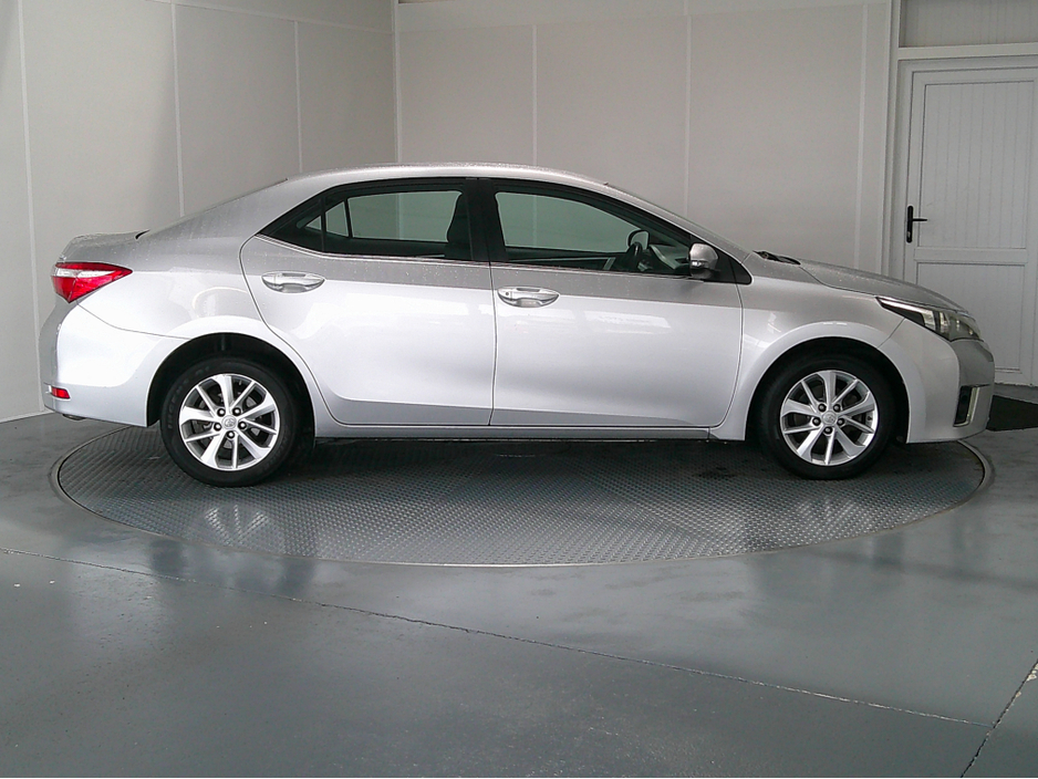 2014 Toyota Corolla - image 8